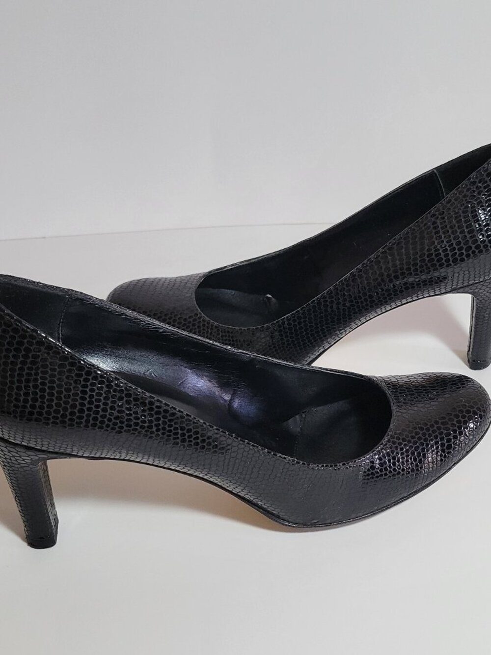 Vaneli Black Heels Size 9 Pumps Snakeskin Udex 3" Round Almond Toe Shoes Womens